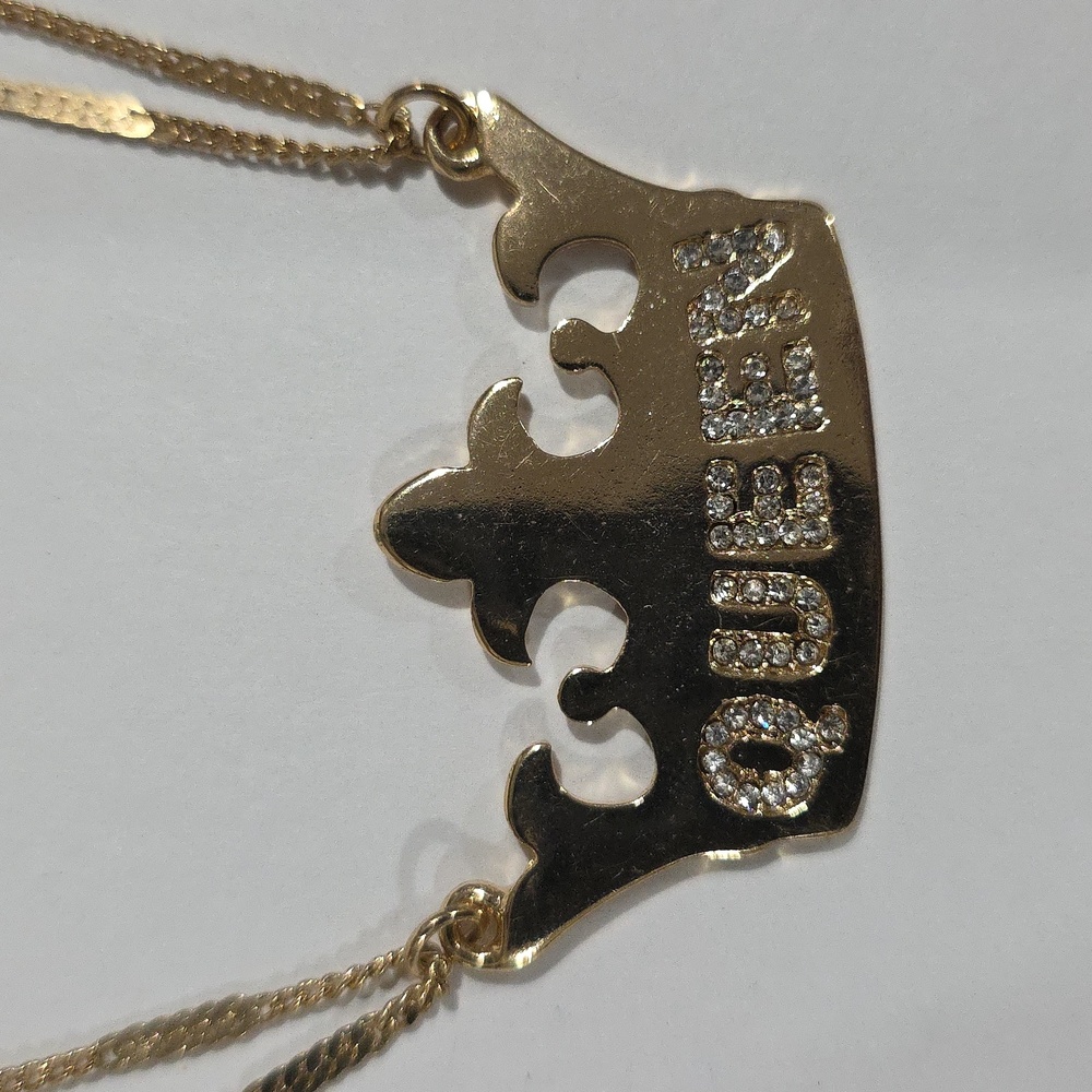 Gold Layered Necklace with Sparkling ‘Queen’ Crown Pendant – Statement Jewelry - Picture 4 of 8
